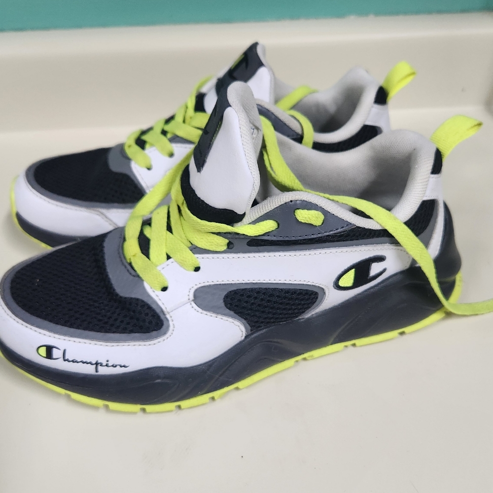 Champion Gyre Boys Youth Size 4Y Black White Sneaker (CPS10753Y)